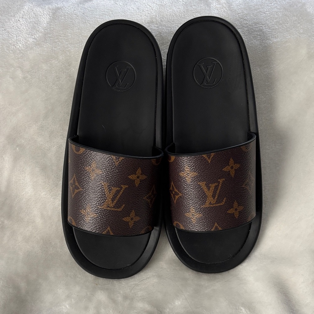 Louis Vuitton Monogram Brown and Black Slides - Picture 2 of 10